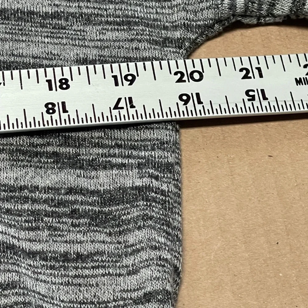 Women's‎ Gray Space-Dyed Crew Neck Cotton Blend Rounded Hem Knit Top (L)